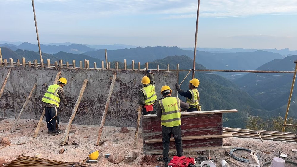 筑路修桥后，，，，，，，，群山阔然时 ——剑阁县下寺至利州区月坝公路项目（三个石至硝洞垭段）高质量建设侧记